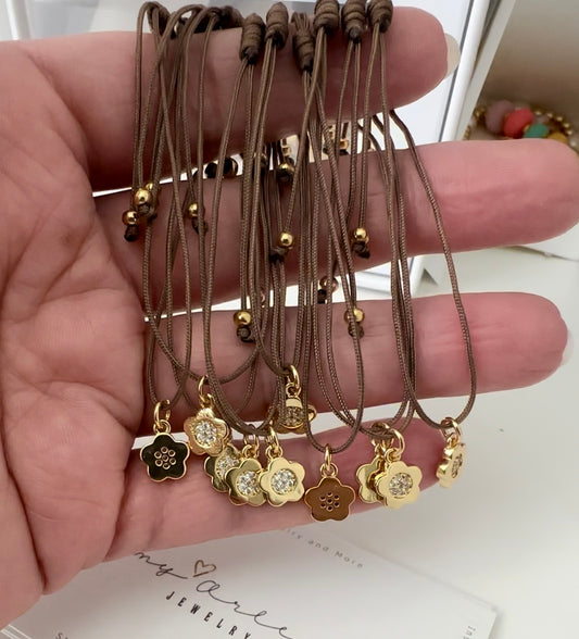 Dainty Flower Bracelet